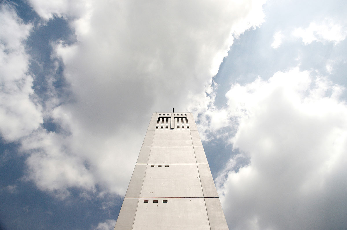 Anbetungskirche-Duesseldorf-Moderne-Kirchenarchitektur-Wege-zu-Gott-by-Daniel-Zakharov