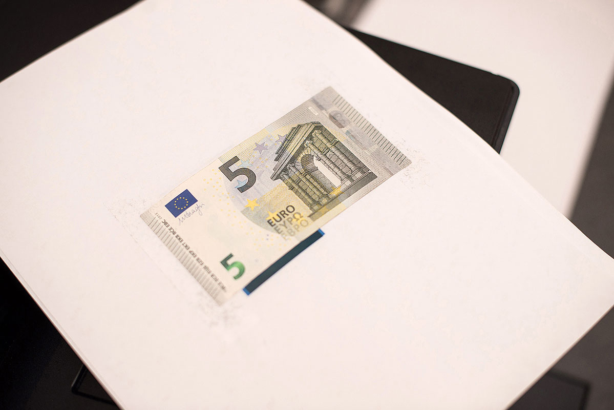 Face-the-euro-europe-europa-money-EU-photography-copyright-by-Daniel-Zakharov-05